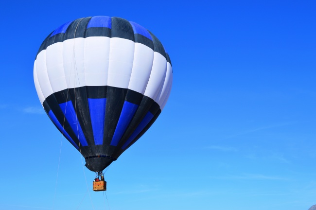 热气球飞行图片