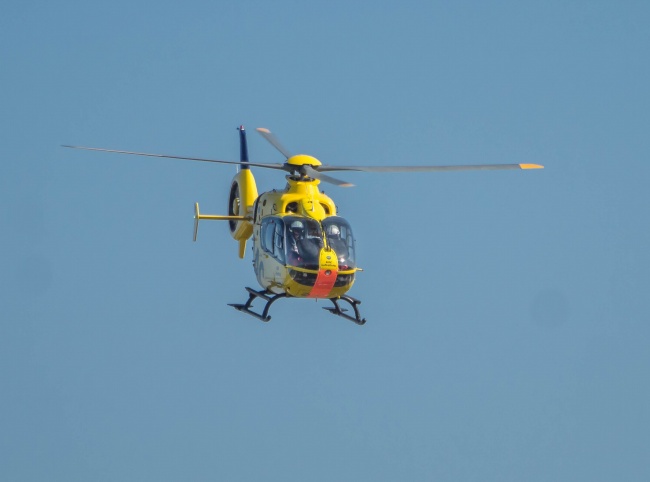 黄色直升飞机图片