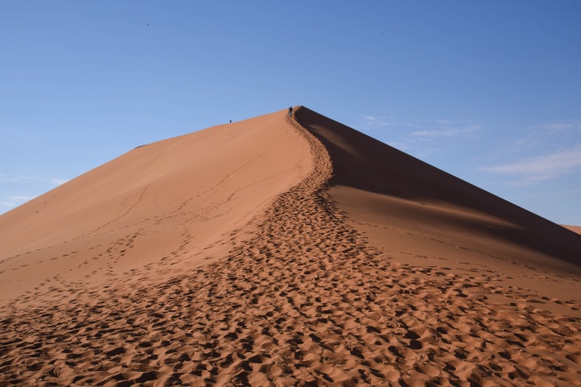 非洲荒漠沙丘景观图片