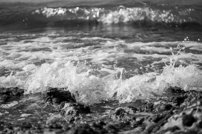 大海涌动海浪图片