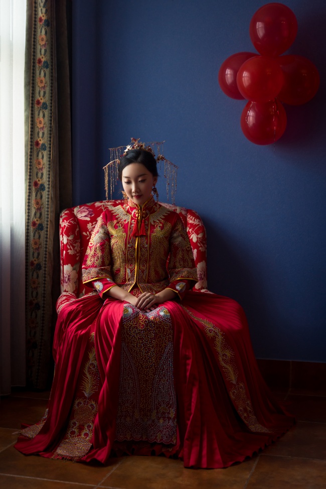 红色中式新娘礼服图片