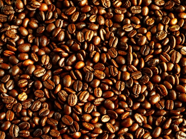 饱满咖啡豆背景图片