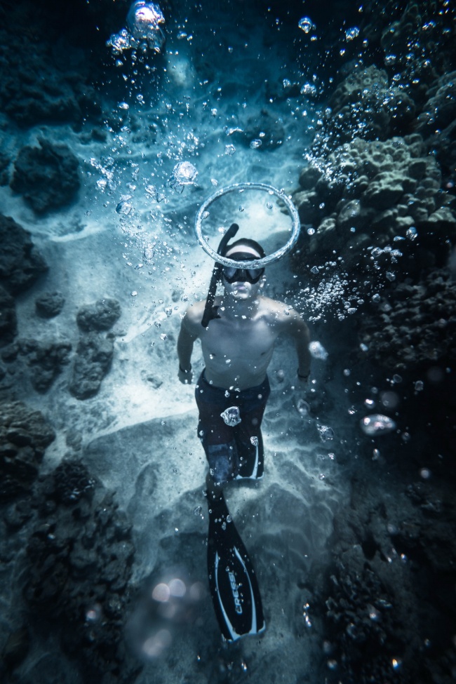 深海自由潜水图片