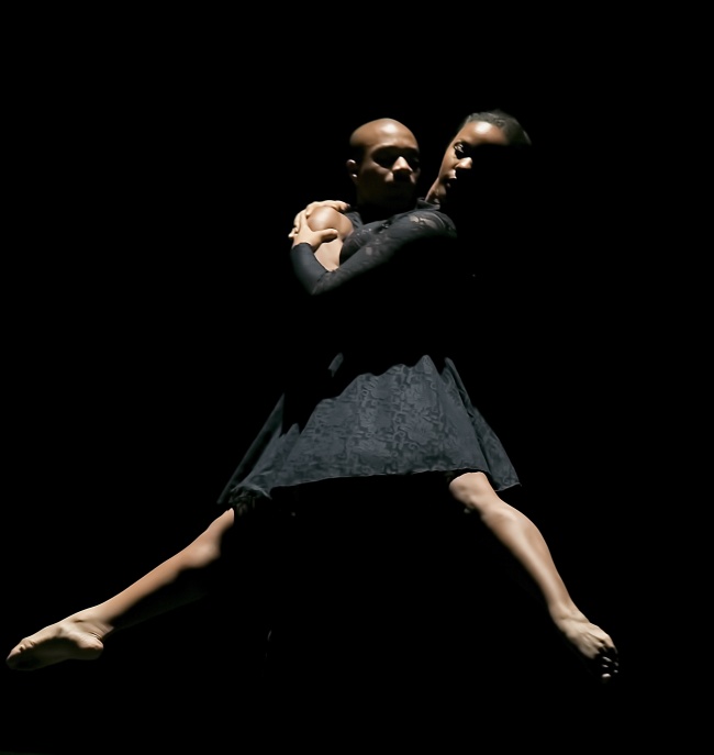 男女双人舞现代舞图片