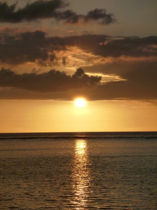 海上落日夕阳西下图片