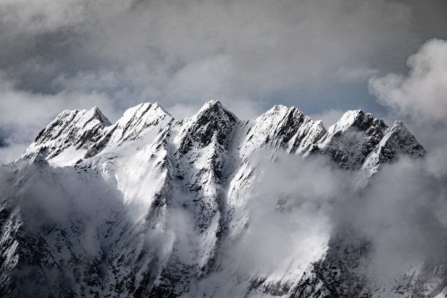 雪山山峰高清美景图片