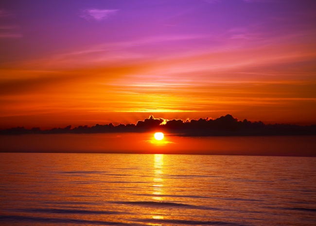 海平面日落美景图片