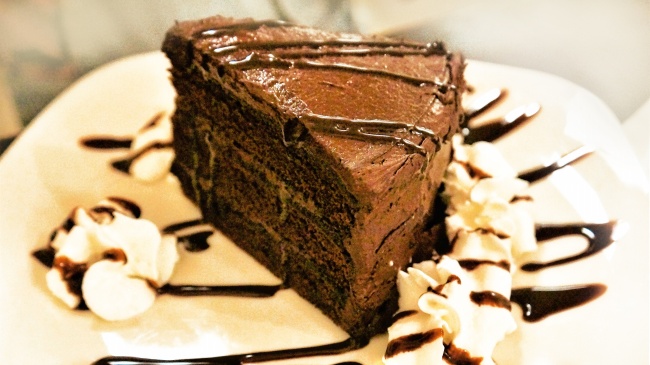 黑色巧克力蛋糕块图片