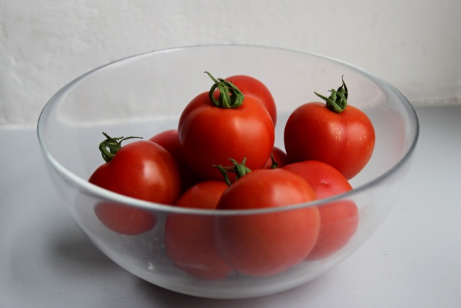 一碗红番茄图片