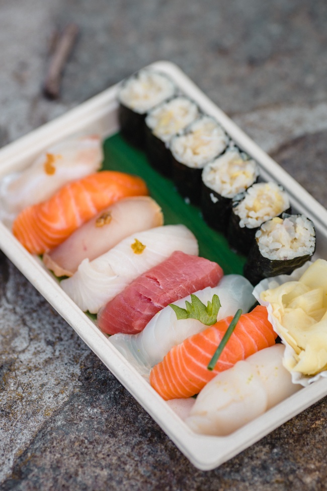 日式生鱼片寿司图片