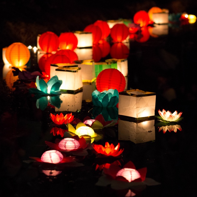 中秋节放花灯的意义图片