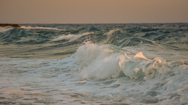 大海海洋大浪图片
