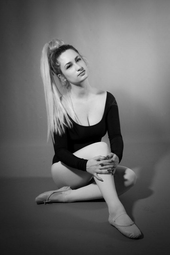 黑白芭蕾舞美女人体模特图片