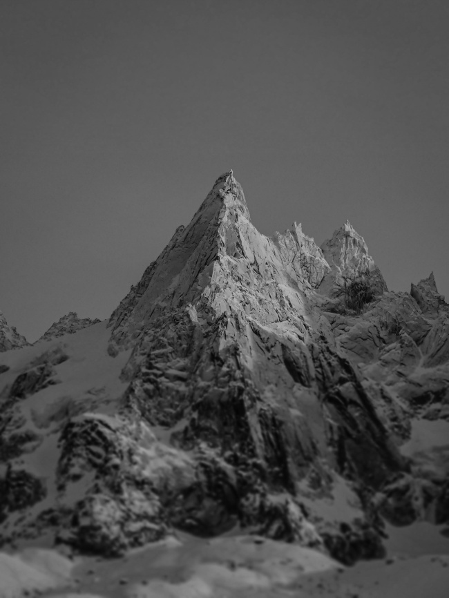 雪山黑白摄影图片