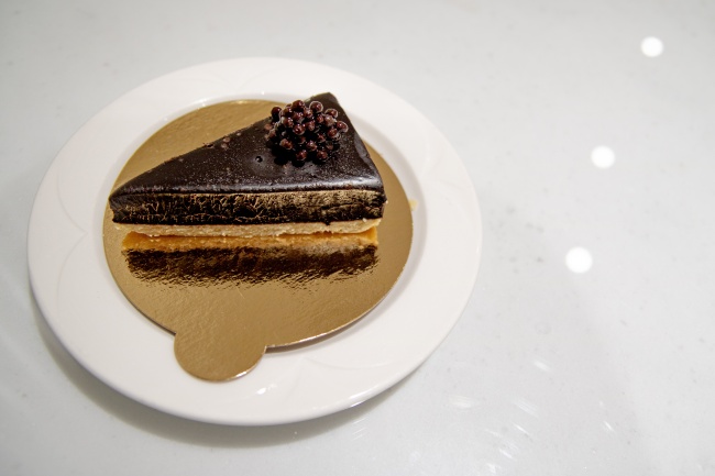 巧克力蛋糕块糕点图片