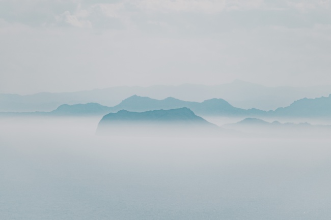 缥缈远山云海图片