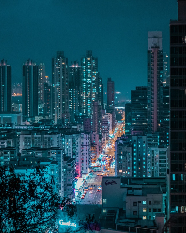 高楼大厦车水马龙城市夜景图片
