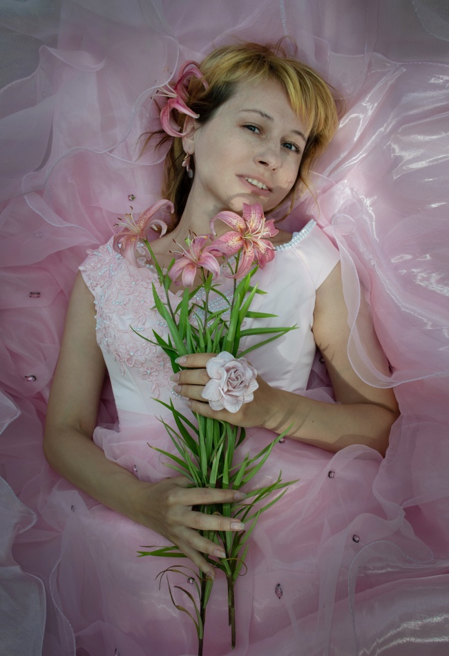 俄罗斯美女婚纱照图片