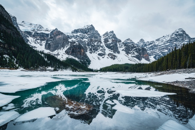 冬季湖光山色风景图片