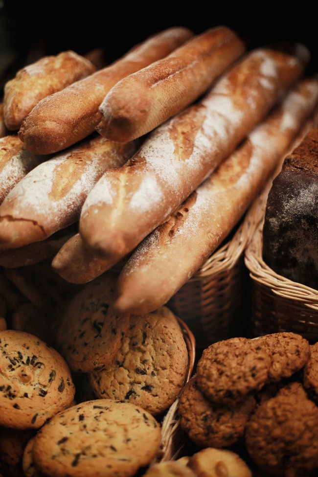 法式长棍面包和曲奇饼图片