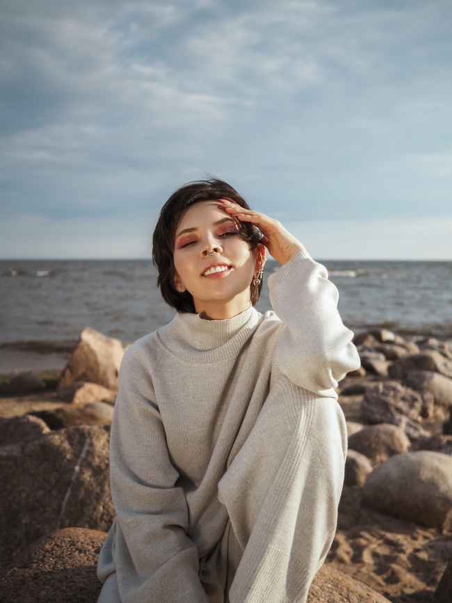 海边时尚美女写真图片摄影