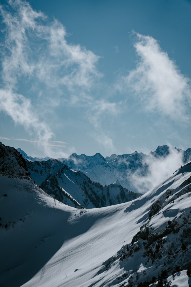 蓝天白云雪域高山图片