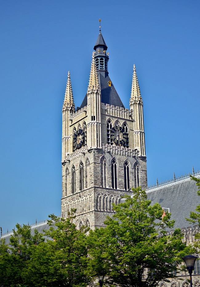 比利时尖塔建筑图片